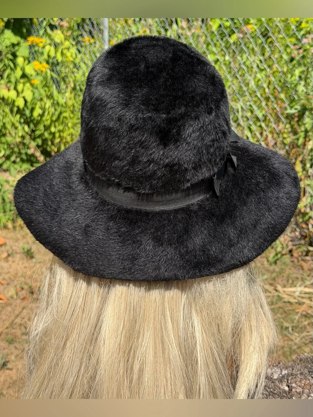 Vintage 1960s MOD HAT Wide Brim Fuzzy Furry Empress Christine Original MEDIUM M